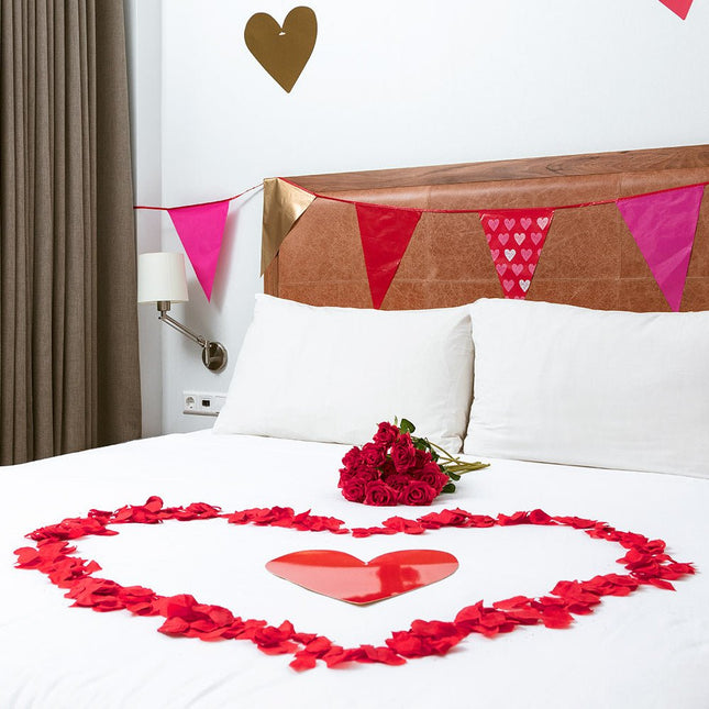 Rode Rozenblaadjes 288st van Boland koop je bij Partywinkel