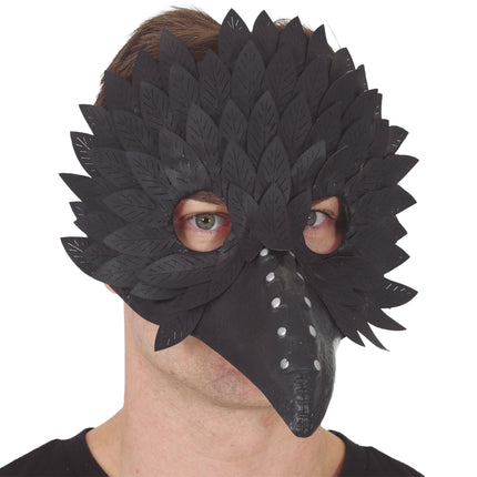 Máscara de Halloween con plumas de pájaro negras