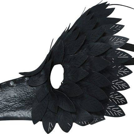 Máscara de Halloween con plumas de pájaro negras