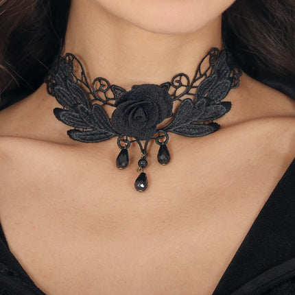 Collar Negro Rosa Bordada
