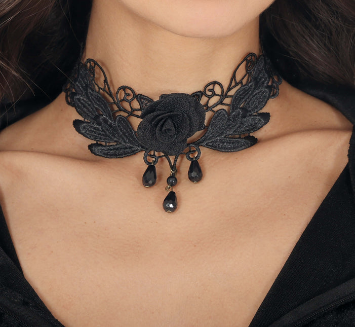 Collar Negro Rosa Bordada