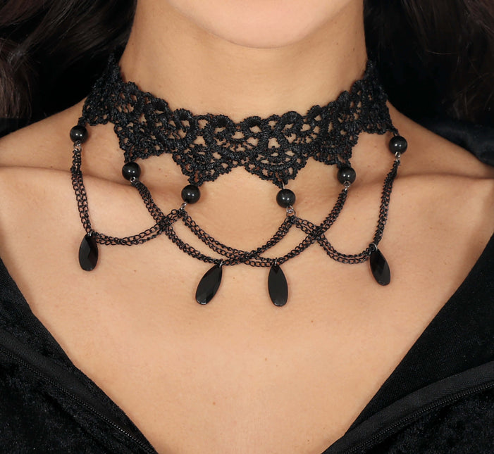Collar Negro Bordado Con Abalorios