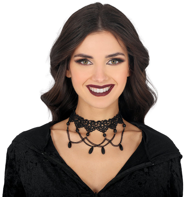 Collar Negro Bordado Con Abalorios