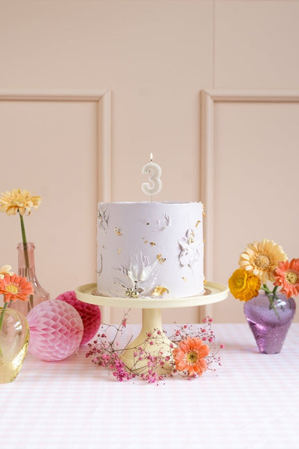 3 Jaar Kaars Beige 10cm van Partydeco koop je bij Partywinkel