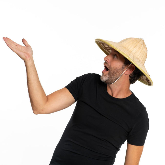 Sombrero chino de mimbre