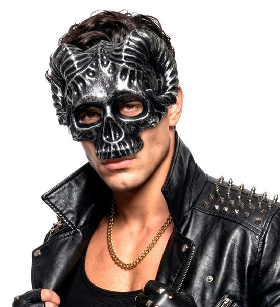 Máscara de calavera con cuerno de carnero
