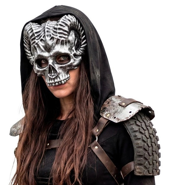 Máscara de calavera con cuerno de carnero