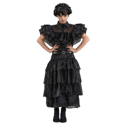 Vestido negro de chica para el baile de fin de curso del miércoles