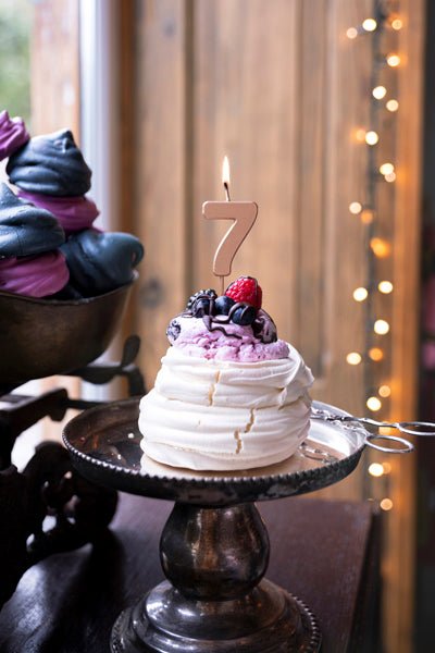 7 Jaar Kaars Rose Goud 9cm van Partydeco koop je bij Partywinkel