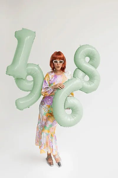 8 Jaar Cijfer Ballon Mintgroen Leeg 72cm van Partydeco koop je bij Partywinkel