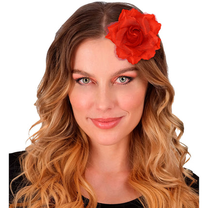 Flor roja para el pelo