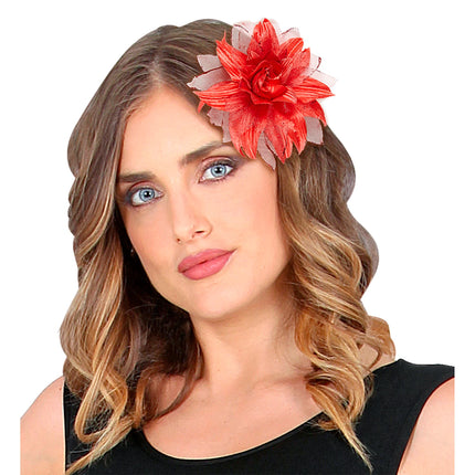 Flor roja para el pelo