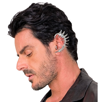 Pendiente tipo «ear cuff» de Halloween (falso piercing)