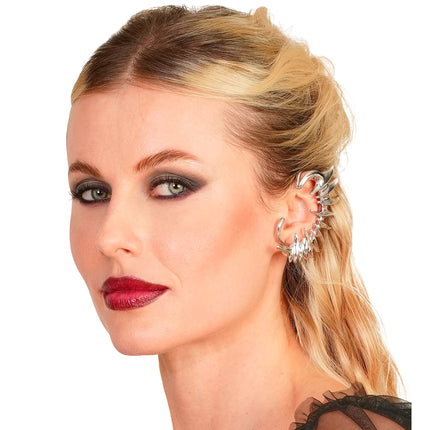 Pendiente tipo «ear cuff» de Halloween (falso piercing)
