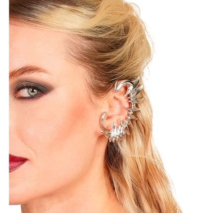 Pendiente tipo «ear cuff» de Halloween (falso piercing)