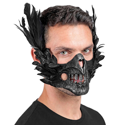 Máscara de Halloween: calavera negra con plumas