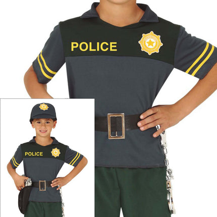 Chicos con traje de policía