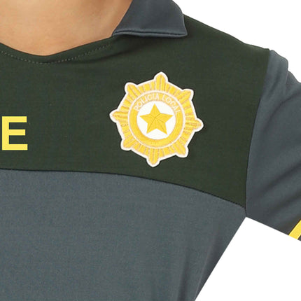 Chicos con traje de policía