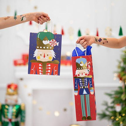 Cadeautasje Notenkraker 36cm van Partydeco koop je bij Partywinkel