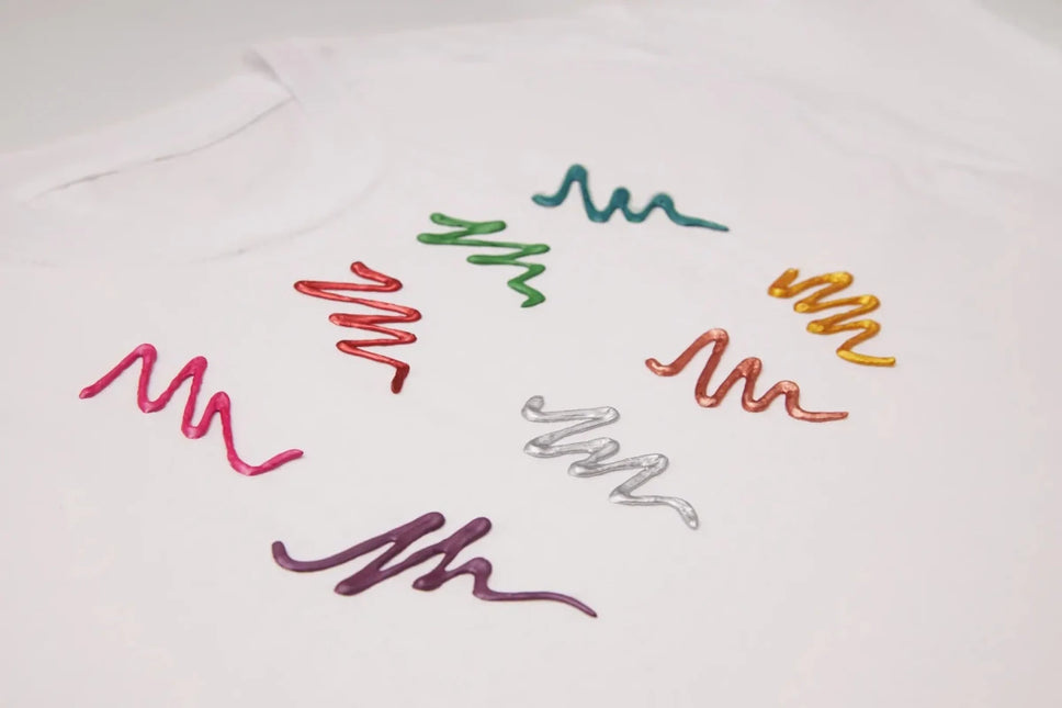 Cosmic Moon Metallic Fabric Paint Gold 30ml van Moon Creations koop je bij Partywinkel