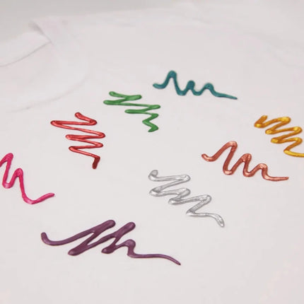 Cosmic Moon Metallic Fabric Paint Pink 30ml van Moon Creations koop je bij Partywinkel