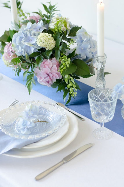 Donkerblauwe Tafelloper 16cm 9m van Partydeco koop je bij Partywinkel