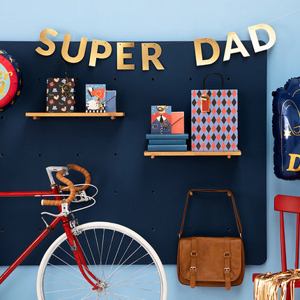 Tarjeta de felicitación Superpapá con alfiler esmaltado 15,5cm