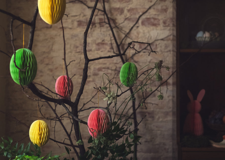 Huevo de Pascua de nido de abeja rosa 12cm