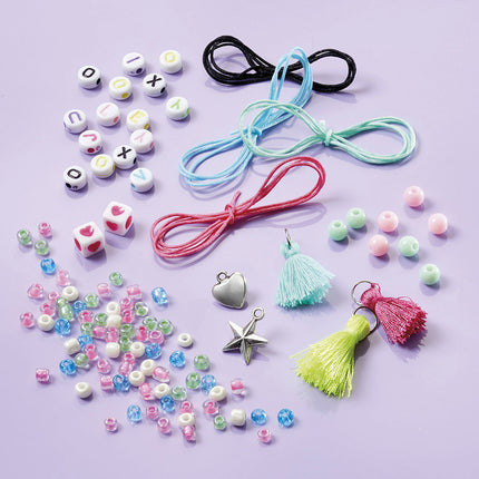 Fabricación de pulseras de letras