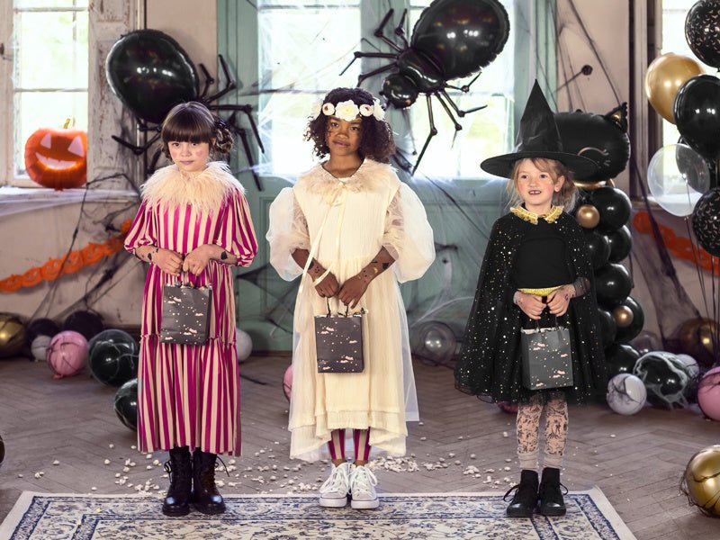 Halloween Zwarte Uitdeeltasjes 18cm van Partydeco koop je bij Partywinkel