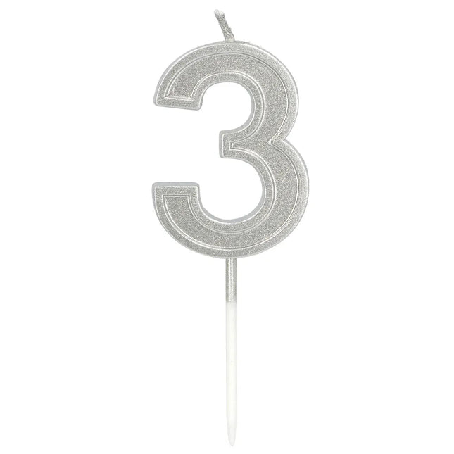 Kaarsje Elegant '3' zilver op prikker (3 x 4,2 x 0,7 cm) van Boland koop je bij Partywinkel