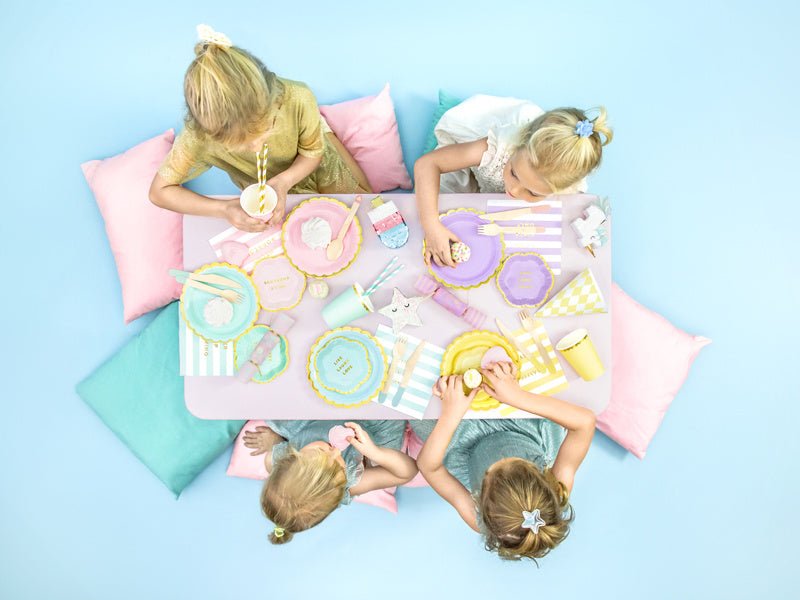 Lichtblauwe Bordjes Karton Goud 18cm 6st van Partydeco koop je bij Partywinkel