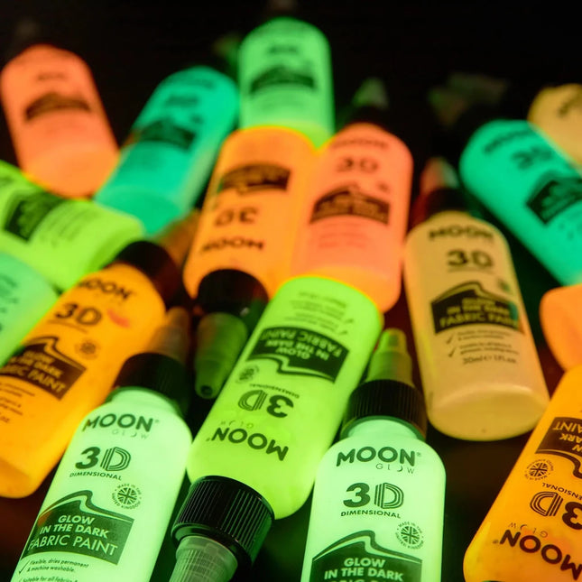 Moon Glow Glow in the Dark Fabric Paint Red 30ml van Moon Creations koop je bij Partywinkel