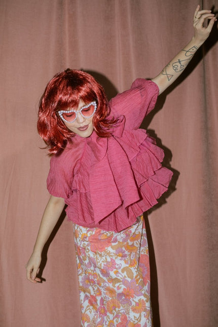 Rode Pruik Bob Met Een Pony van Partydeco koop je bij Partywinkel