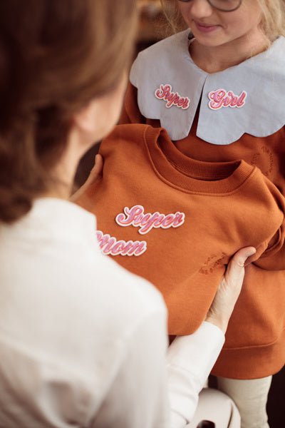 Strijk Embleem Supermom 2st van Partydeco koop je bij Partywinkel