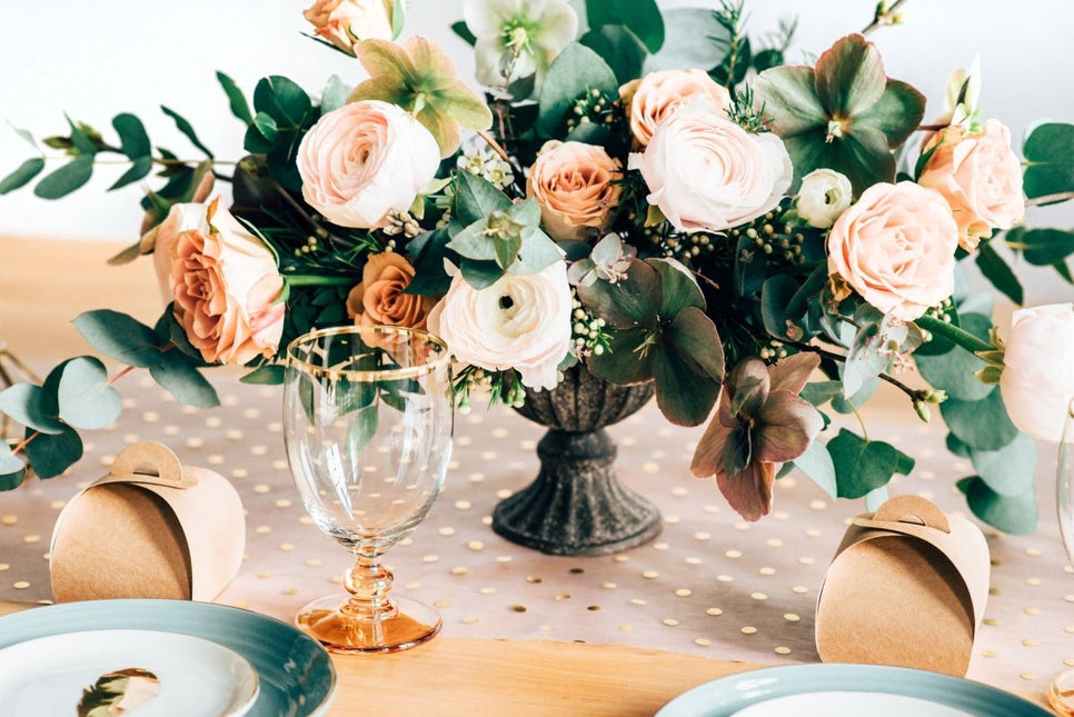 Witte Organza Stof Gouden Stippen 36cm 9m van Partydeco koop je bij Partywinkel