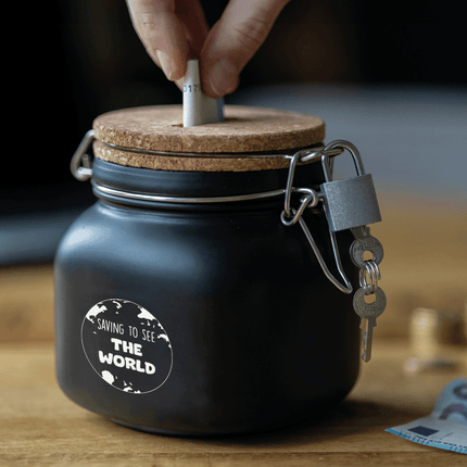 Zwarte Spaarpot Saving To See The World 12,5cm - Partywinkel - 8716764240096